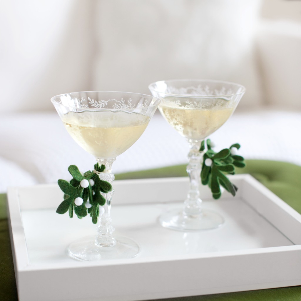 DIY: Felt Mistletoe Cocktail Glass Decorations